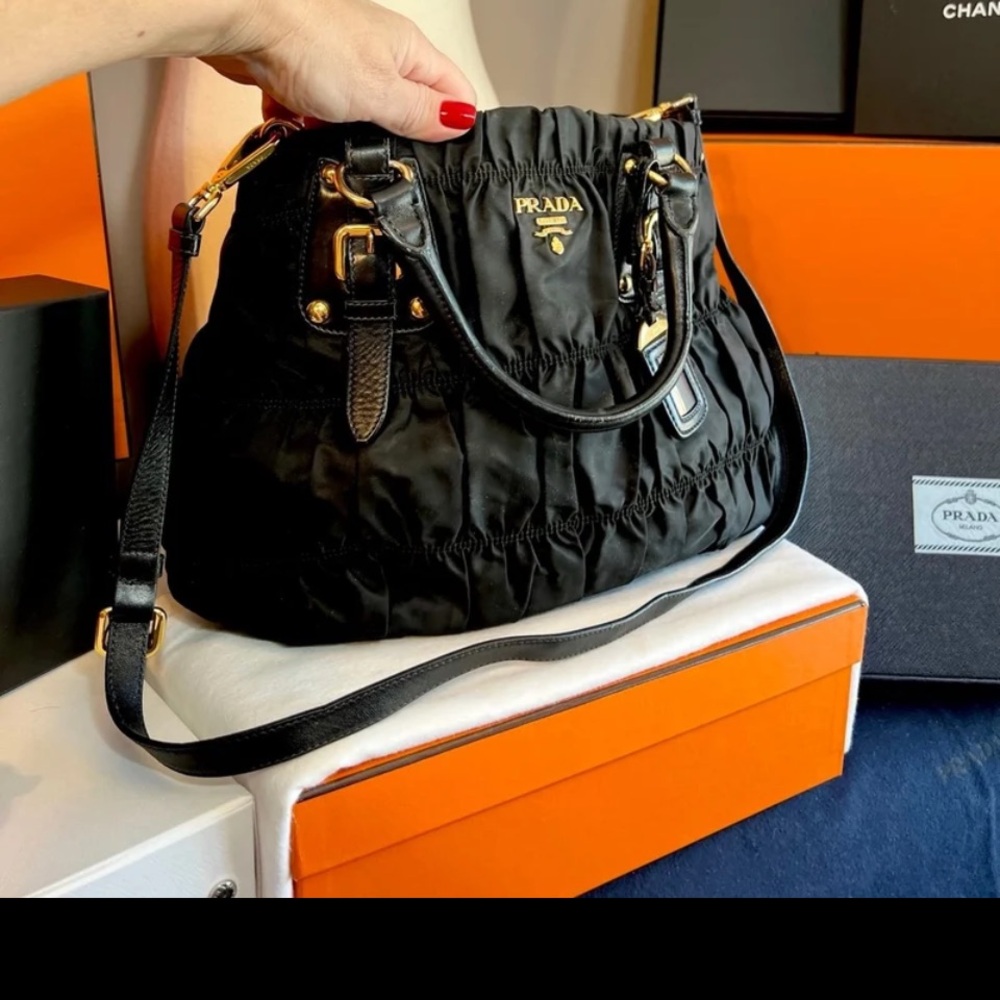 Prada-Authentic! Ruched Nappa Gaufre Nylon and Leather Bag! Offers always! - Picture 7 of 14